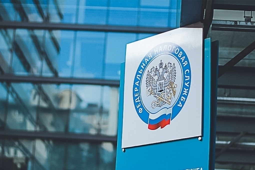 ФНС России разъяснила, влияет ли истечение срока действия КЭП директора организации на подписанные им МЧД