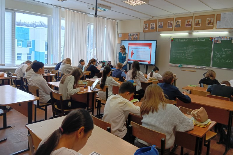 Сотрудники налоговой службы провели уроки налоговой грамотности